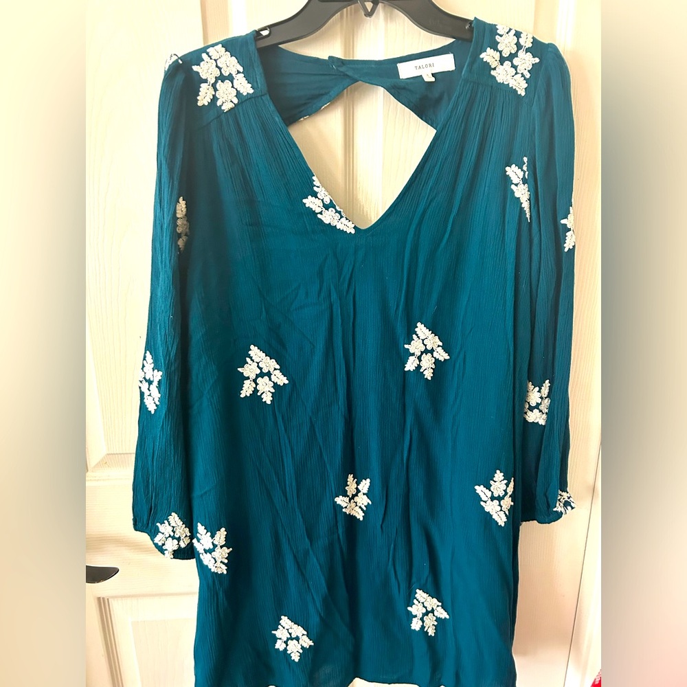 Talori Embroidered Dress Size Small